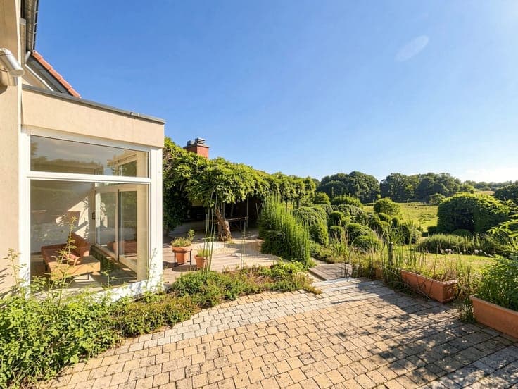 Exceptional Home / 270m² / 4BR / Enchanting Setting
