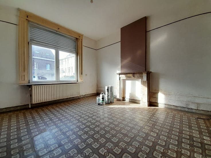 MAISON À RÉNOVER AVEC BEAUCOUP DE POTENTIEL À FLOBECQ