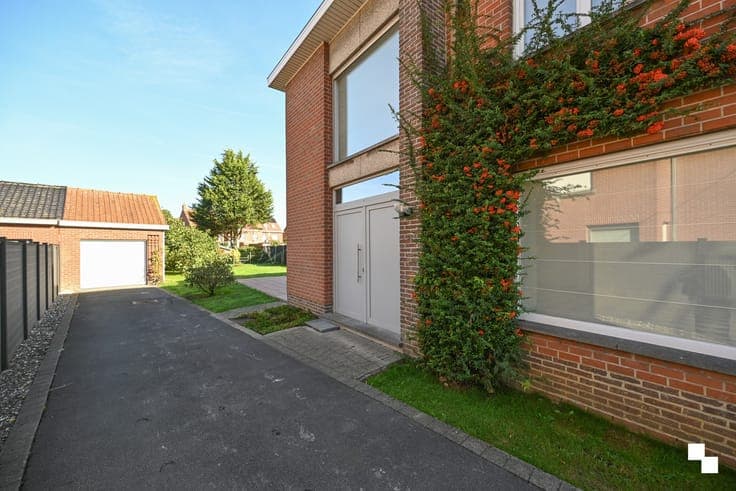 Halfopen bebouwing in gegeerde omgeving Kasteelwijk / Sin...