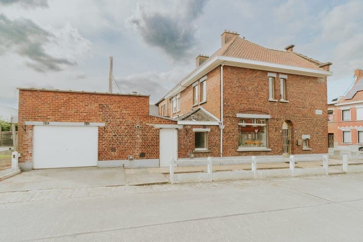 Te renoveren WOONHUIS mét 3 slaapkamers, een zonnige tuin...