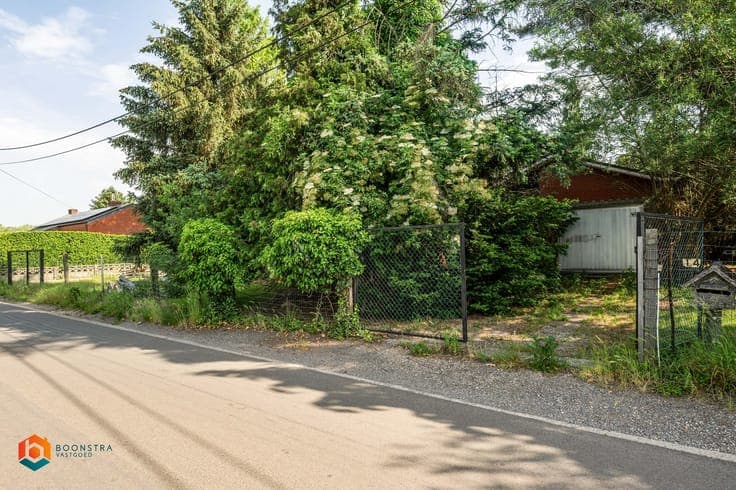 Te renoveren woning met 3 slpkrs op projectgrond van 2178...