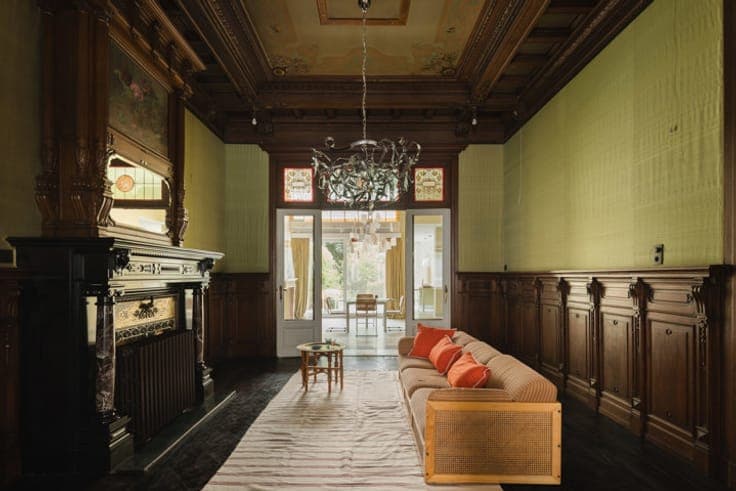 Classic property brimming with grandeur and a green city gar
