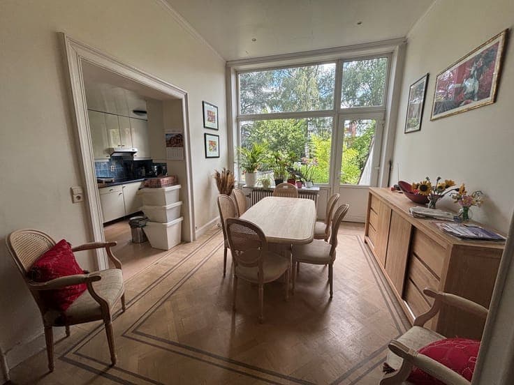 6-bedroom single-family home, 2 offices, large garden