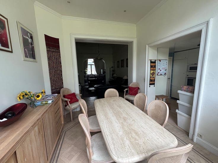 6-bedroom single-family home, 2 offices, large garden