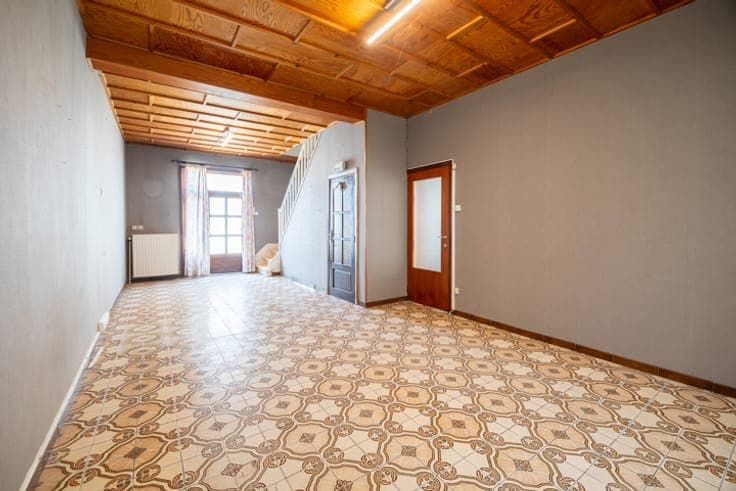 5-bedroom house with commercial space and a 3-car garage