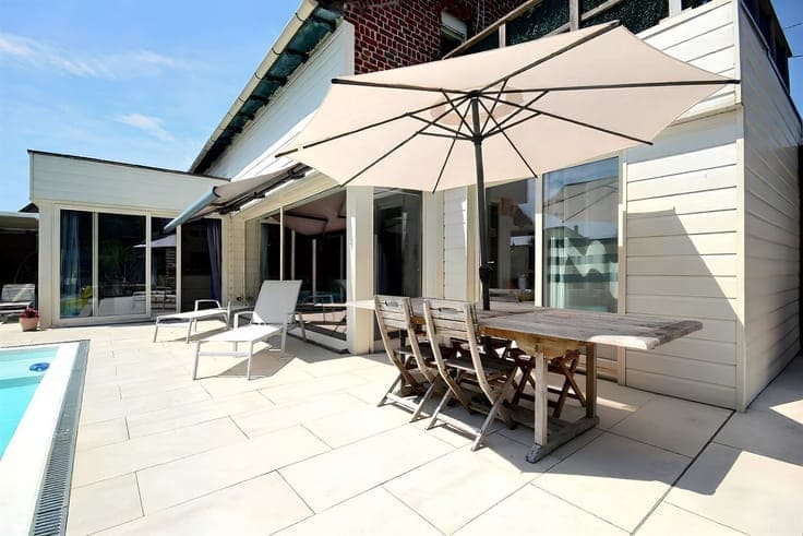 Superbe maison 3 façades avec piscine, garage 2 voitures!