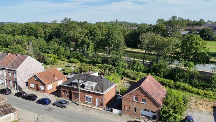 2-Bedroom House with GARDEN & PARKING