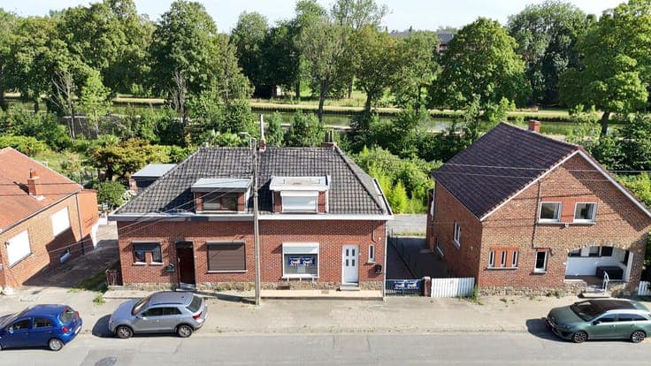 2-Bedroom House with GARDEN & PARKING