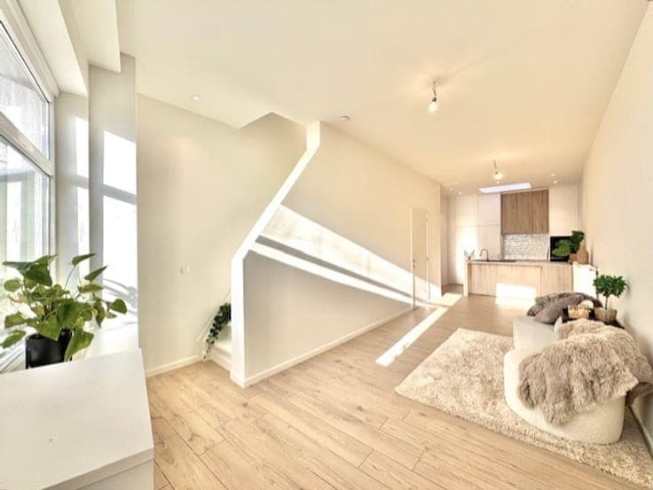 VOLLEDIG GERONOVEERDE WONING | 3 KAMERS | EPC B
