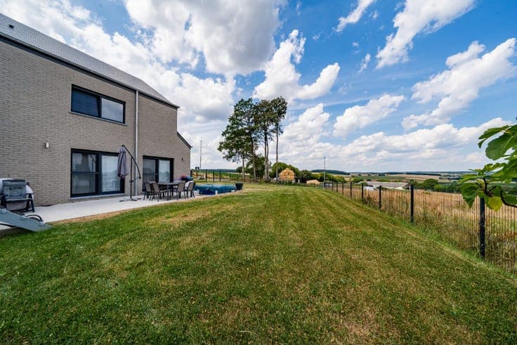 New-build 5-bedroom house with dual living spaces in Wardin
