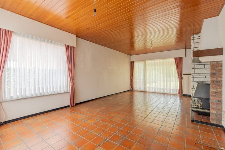 PRIMA ONDERHOUDEN GEZINSWONING MET 3 SLAAPKAMERS, LEUKE TUIN