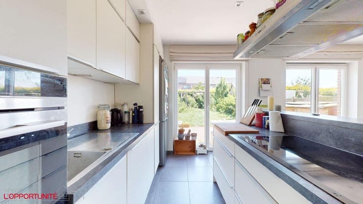 Splendide maison 2016, 4 chambres, bureau et beau jardin.