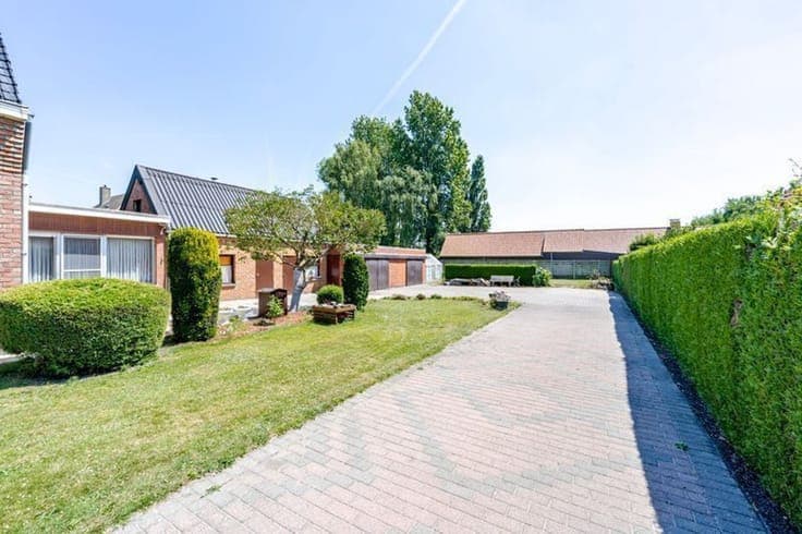 Zongerichte vrijstaande woning in rustige straat!