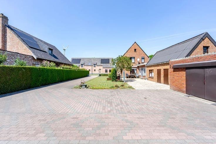 Zongerichte vrijstaande woning in rustige straat!