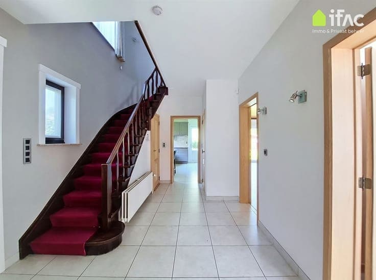 Peacefully located renovated villa in perfect condition