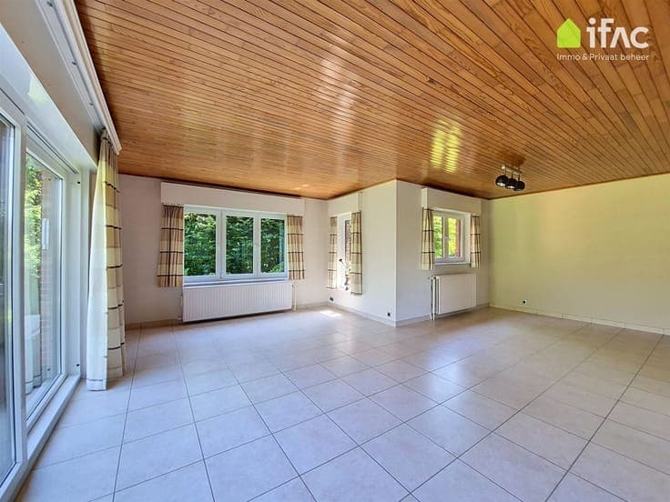 Peacefully located renovated villa in perfect condition