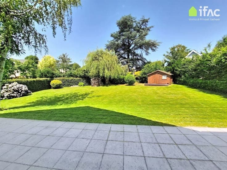 Peacefully located renovated villa in perfect condition