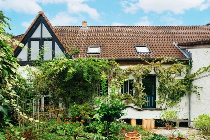 Endless charm in a historic farmhouse to renovate