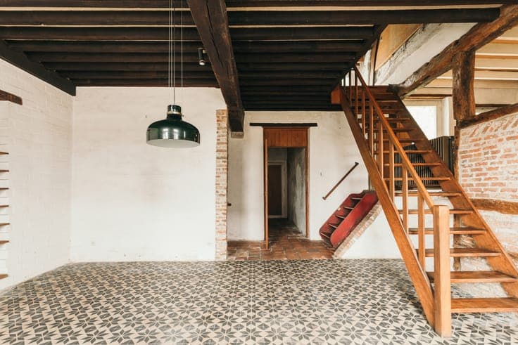 Endless charm in a historic farmhouse to renovate