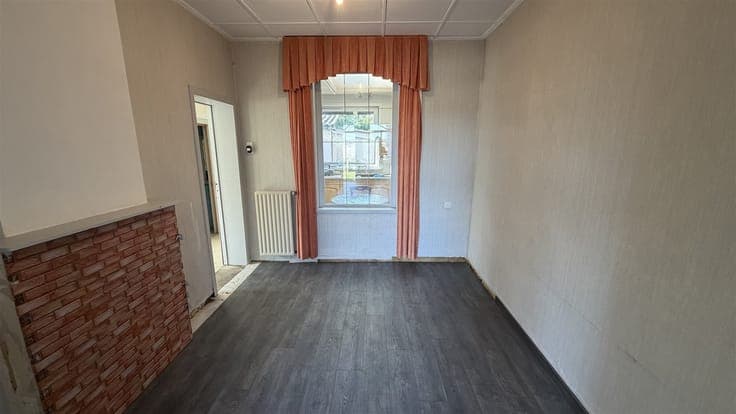 RENOVATION REQUIRED HOUSE WITH 3 BEDROOMS, GARDEN, AND BEAUT