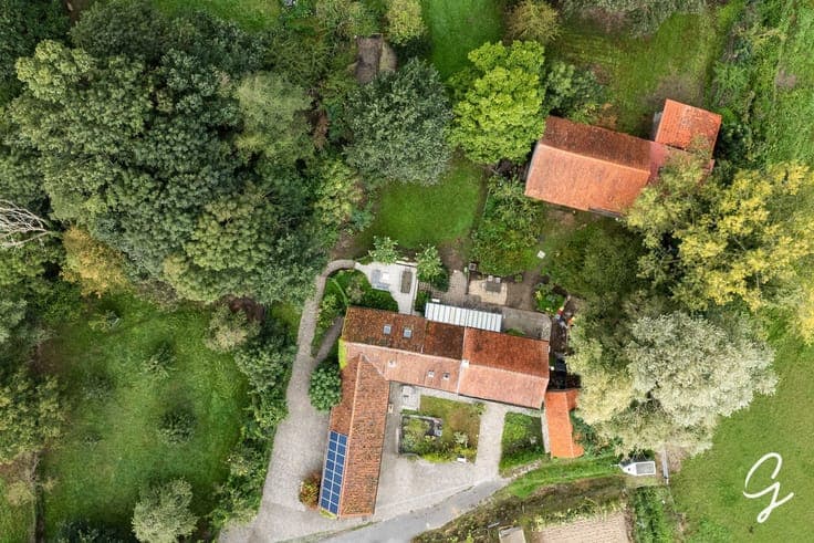 UNIQUELY LOCATED FARMHOUSE ON 1.1 HA