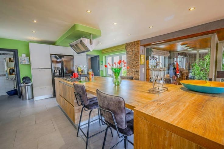 Large multi-unit investment property fully compliant
