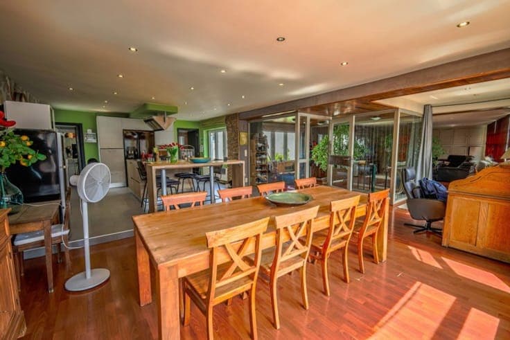 Large multi-unit investment property fully compliant