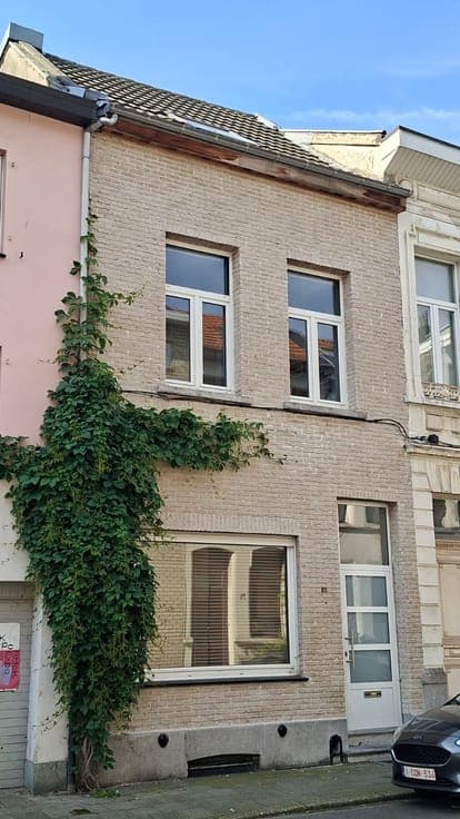 Ready-to-move-in bright house with terrace in prime location