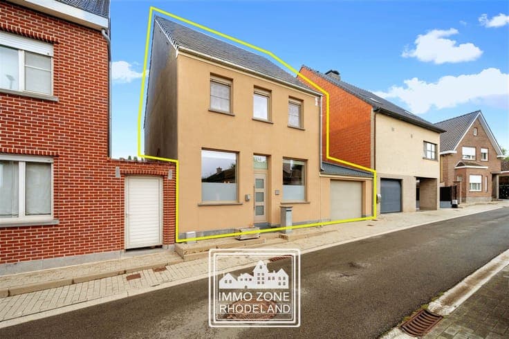 Attractive, move-in-ready home with 3 bedrooms, a garage, an