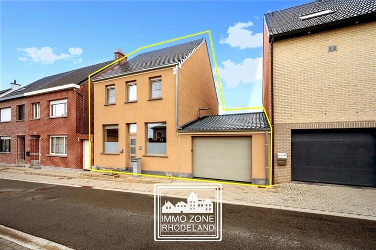 Attractive, move-in-ready home with 3 bedrooms, a garage, an
