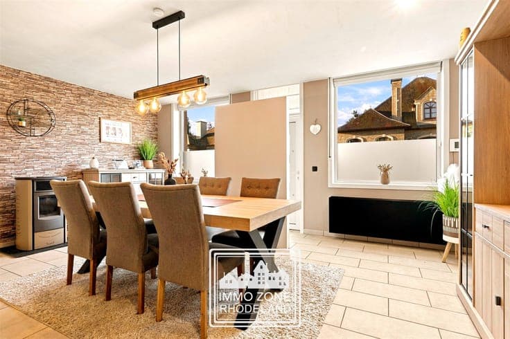 Attractive, move-in-ready home with 3 bedrooms, a garage, an