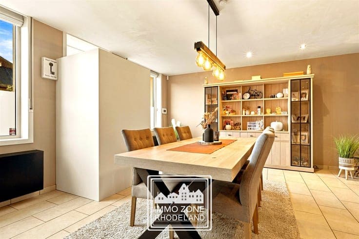 Attractive, move-in-ready home with 3 bedrooms, a garage, an