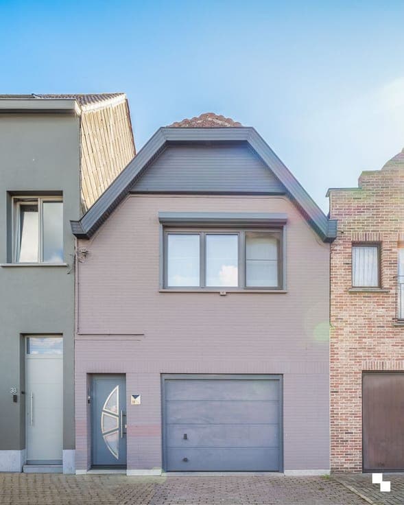 Op te frissen woning te koop aan het station van Melle