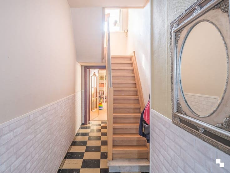 Op te frissen woning te koop aan het station van Melle