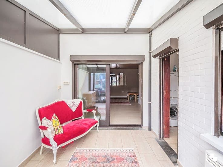 Op te frissen woning te koop aan het station van Melle