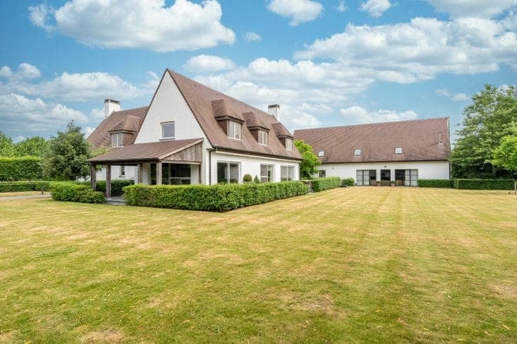Exclusive estate with equestrian facilities in Ardooie