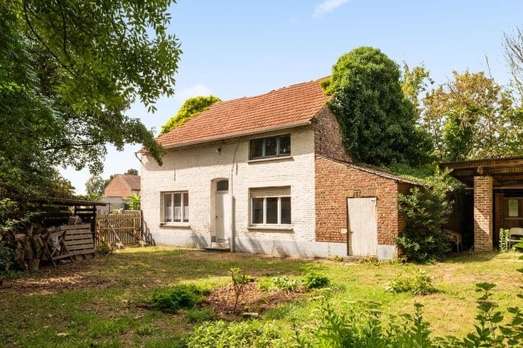 Quietly situated, detached house in Linter with large plot a