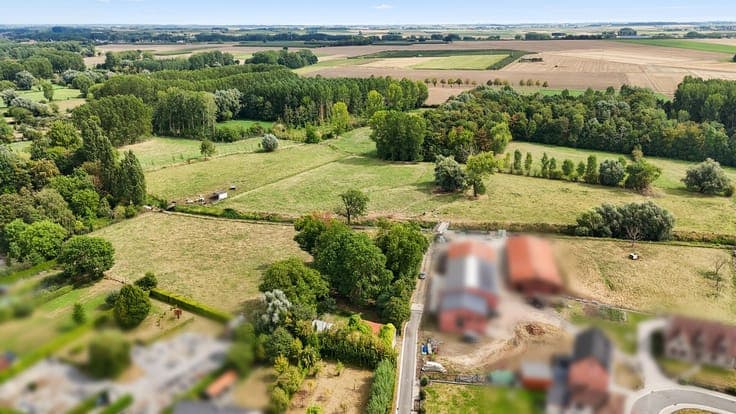 Quietly situated, detached house in Linter with large plot a