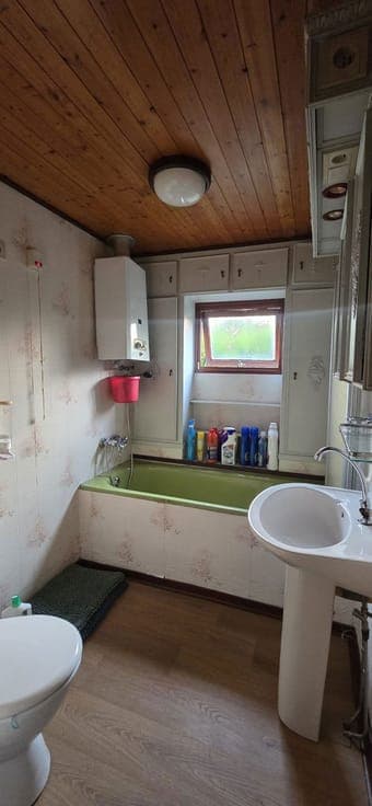 1-bedroom bungalow in need of updating