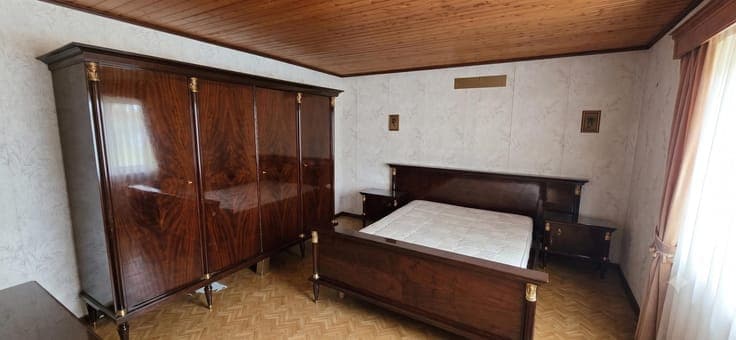 1-bedroom bungalow in need of updating