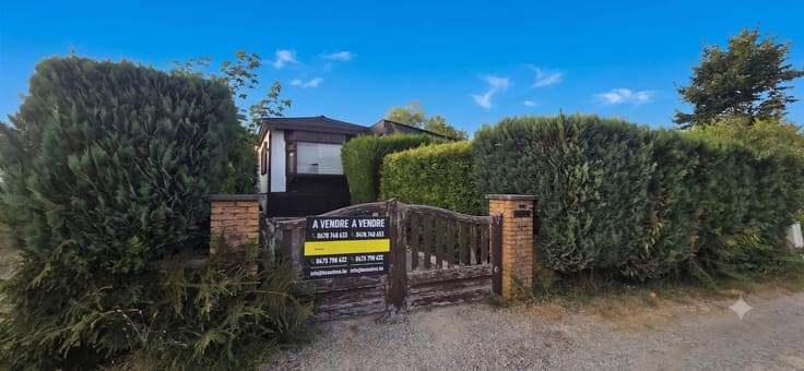 1-bedroom bungalow in need of updating