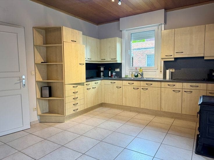 House to renovate with garage and garden in Beveren-Leiei