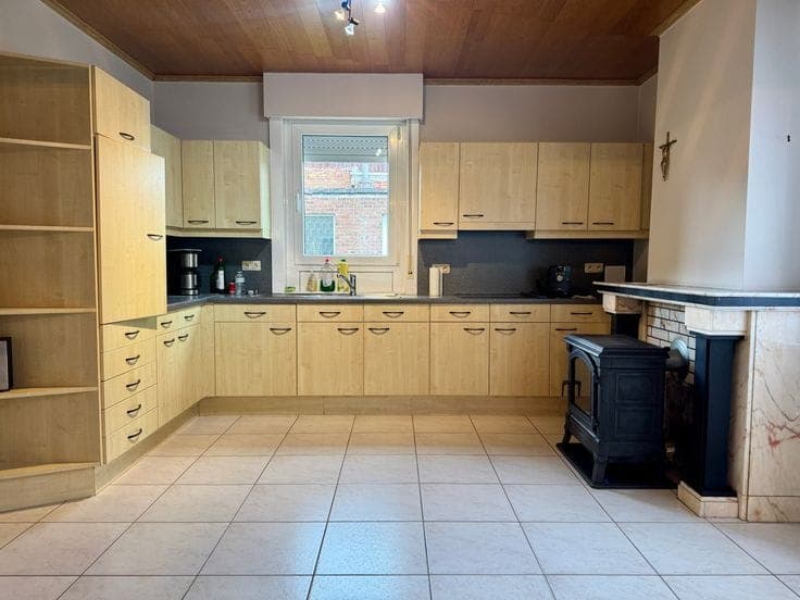 House to renovate with garage and garden in Beveren-Leiei