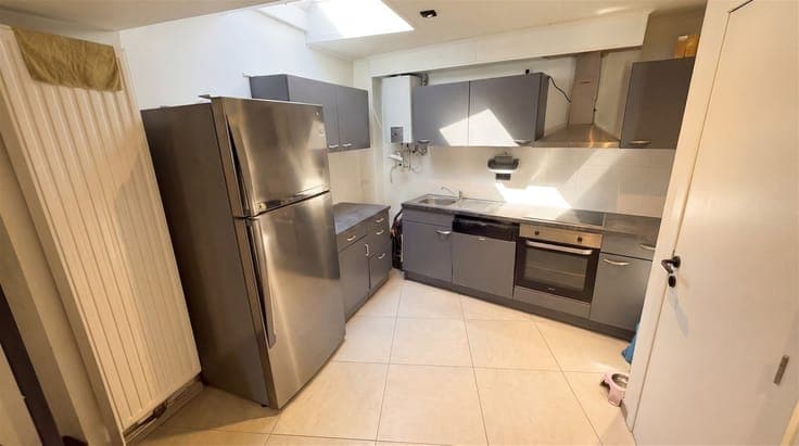 CITY HOME WITH 3 BEDROOMS AND ROOF TERRACE