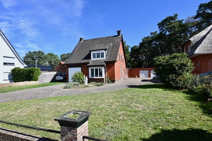 Open bebouwing met 5 slaapkamers op een absolute top loca...