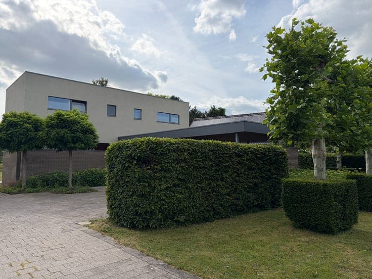 Prachtige, moderne villa gelegen op een groot perceel met...