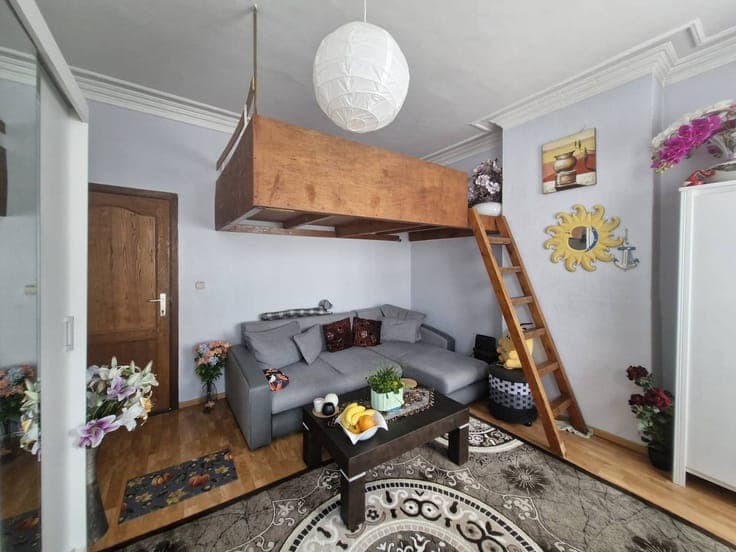 For sale: 8-studio investment property to renovate + depot