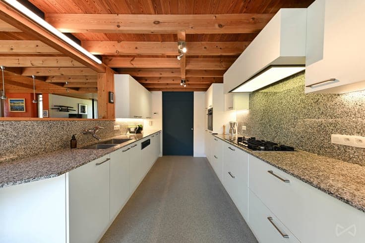 A spacious and characterful house set in green surroundings
