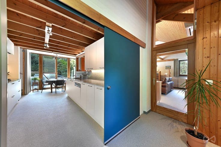 A spacious and characterful house set in green surroundings
