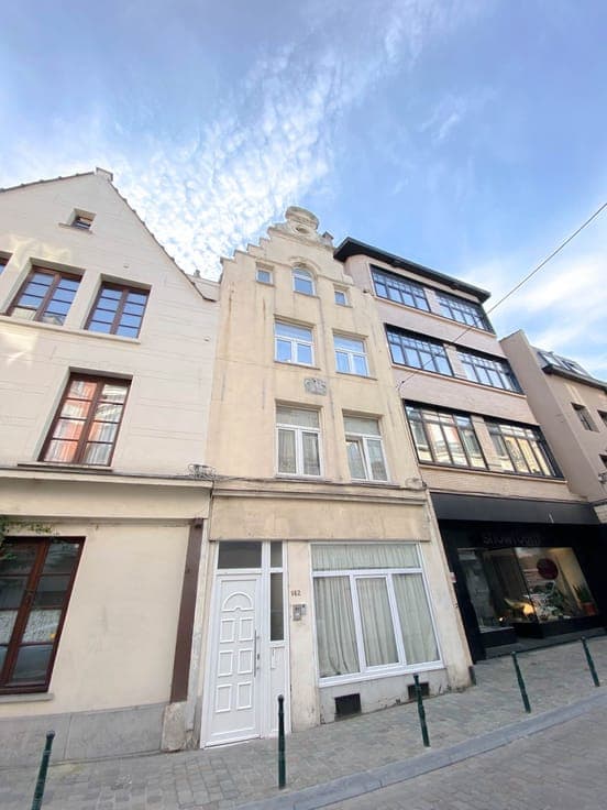 Sainte-Catherine District – Apartment Building